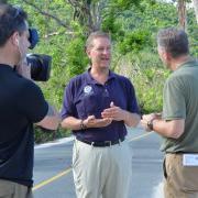 2017年飓风袭击维尔京群岛后，帕特里克·康比尔接受媒体采访.
